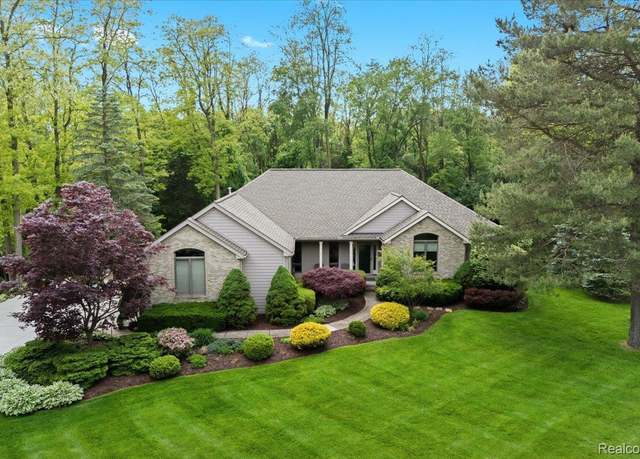 Property at 7711 Hunters Pt, Brighton, MI 48116, 3 beds, 3.5 baths
