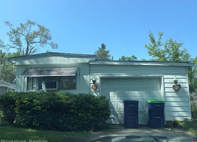 Property at 213 E Oak St, St Charles, MI 48655, 2 beds, 1 bath