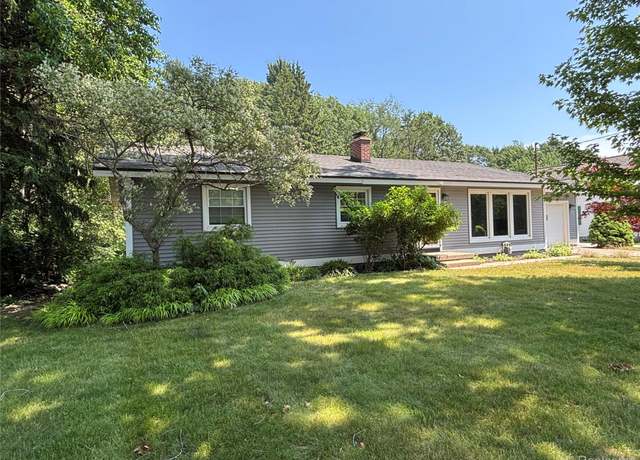 Property at 14662 Lakeshore Dr, Grand Haven, MI 49417, 4 beds, 2.5 baths