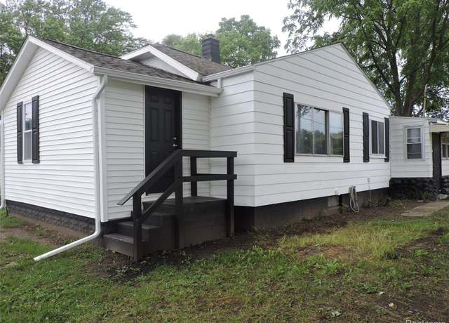 Property at 1096 W Buder Ave, Flint, MI 48507, 3 beds, 1 bath