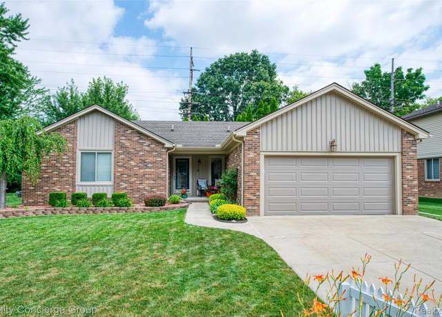 Property at 31260 Mayville St, Livonia, MI 48152, 3 beds, 2.5 baths