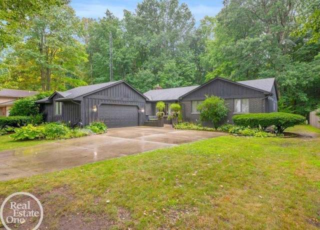 Property at 3629 W Surrey Ln, Fort Gratiot Charter Township, MI 48059, 3 beds, 2.5 baths