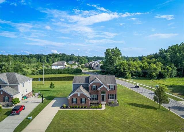 Property at 6119 Amber Ln, Grand Blanc, MI 48439, 4 beds, 2.5 baths