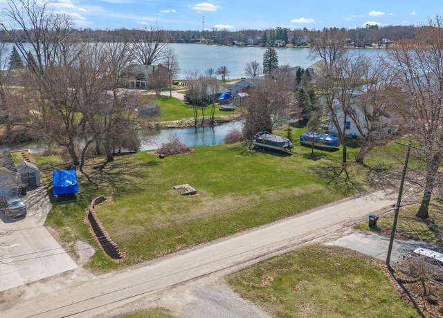 Property at 8431 Baudine Rd, Pinckney Village, MI 48169, 1 bath