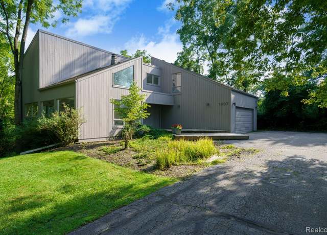 Property at 1907 Raymond Pl, Bloomfield Hills, MI 48302, 4 beds, 2.5 baths