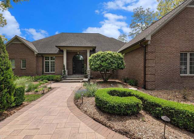 Property at 1200 Iroquois Trl, Oxford, MI 48371, 4 beds, 3.5 baths