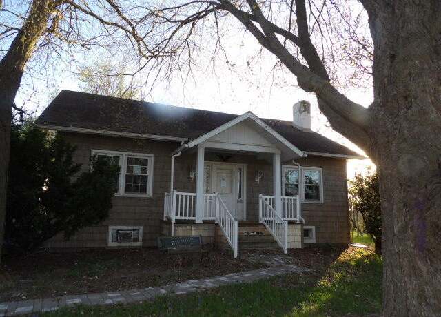 Property at 932 Lincoln Rd, Otsego, MI 49078, 4 beds, 2 baths