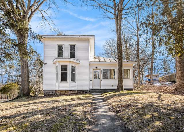 Property at 650 Union St, Ionia, MI 48846, 3 beds, 1.5 baths
