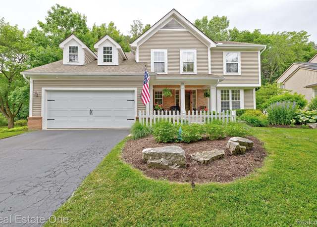 Property at 100 Dayton St, Oxford, MI 48371, 3 beds, 2.5 baths