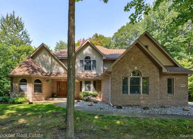 Property at 9763 Beech Tree Ln, Frankenmuth, MI 48734, 5 beds, 4.5 baths