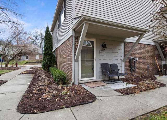 Property at 27165 Farmbrook Villa Dr, Southfield, MI 48034, 3 beds, 2.5 baths
