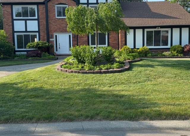 Property at 6150 Anne Dr, West Bloomfield, MI 48322, 4 beds, 2.5 baths
