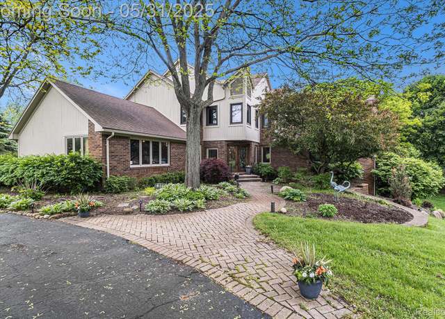 Property at 1080 Meadow Crest Dr, Clarkston, MI 48348, 5 beds, 5 baths