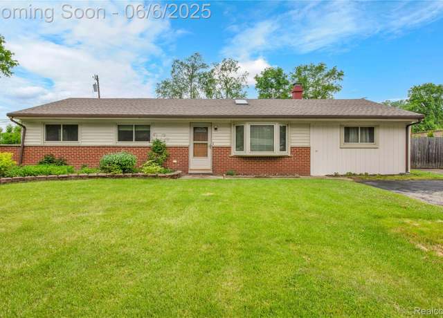 Property at 6927 Snow Apple Dr, Clarkston, MI 48346, 4 beds, 1.5 baths