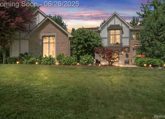 Property at 2979 River Valley Dr, Troy, MI 48098, 4 beds, 2.5 baths