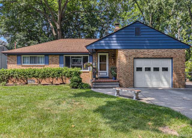 Property at 3285 Lynne Ave, Flint, MI 48506, 3 beds, 2.5 baths
