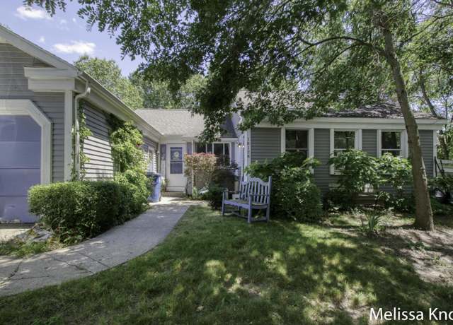Property at 18126-28 Mohawk Dr, Spring Lake, MI 49456, 7 beds, 3 baths