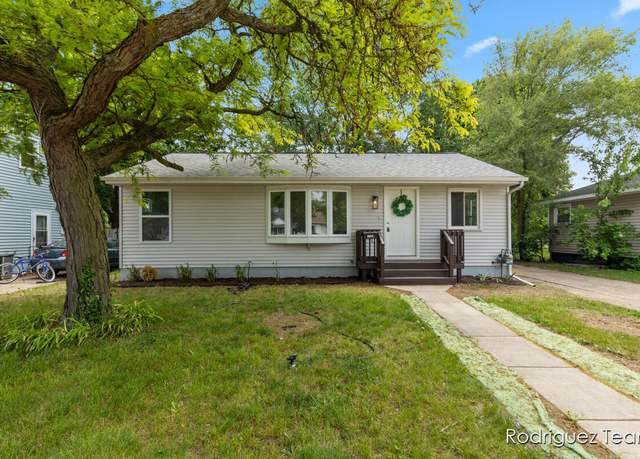 Property at 1235 Aurora Ave, Muskegon, MI 49442, 3 beds, 1.5 baths