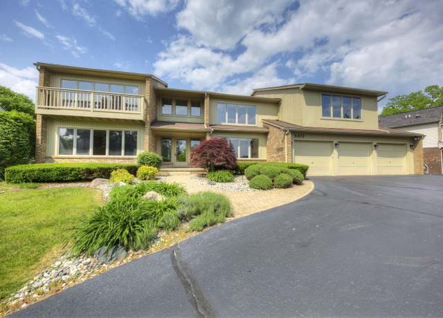 Property at 8453 Harbortowne Dr, Clarkston, MI 48348, 4 beds, 4.5 baths