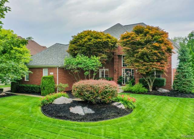 Property at 53844 Cherrywood Dr, Shelby Twp, MI 48315, 4 beds, 3 baths