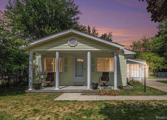 Property at 5524 Aylesbury Dr, Waterford Charter Township, MI 48327, 3 beds, 2 baths