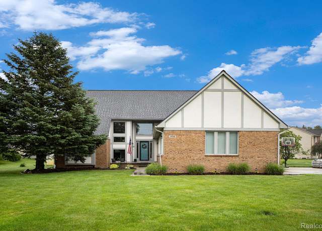 Property at 1898 Deer View Ct, Howell, MI 48843, 4 beds, 3 baths