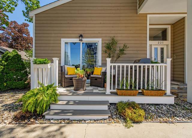 Property at 221 N Townsend St, New Buffalo, MI 49117, 2 beds, 2 baths