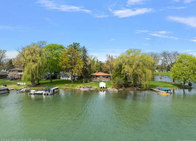 Property at 6351 Alden Dr, West Bloomfield, MI 48324, 3 beds, 2 baths