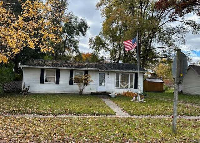 Property at 829 Brady St, Chesaning, MI 48616, 3 beds, 1 bath