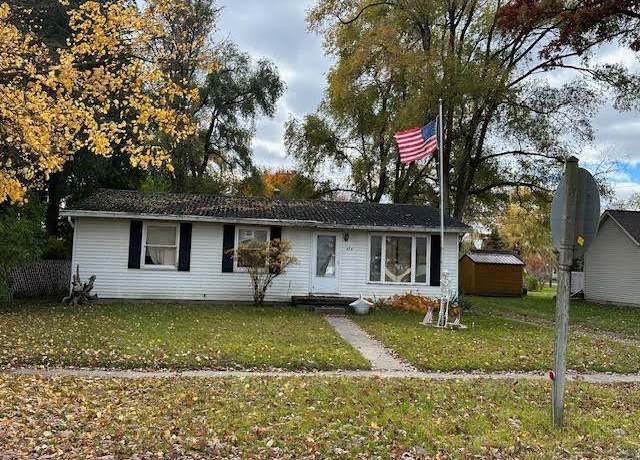 Property at 829 Brady St, Chesaning Village, MI 48616, 3 beds, 1 bath
