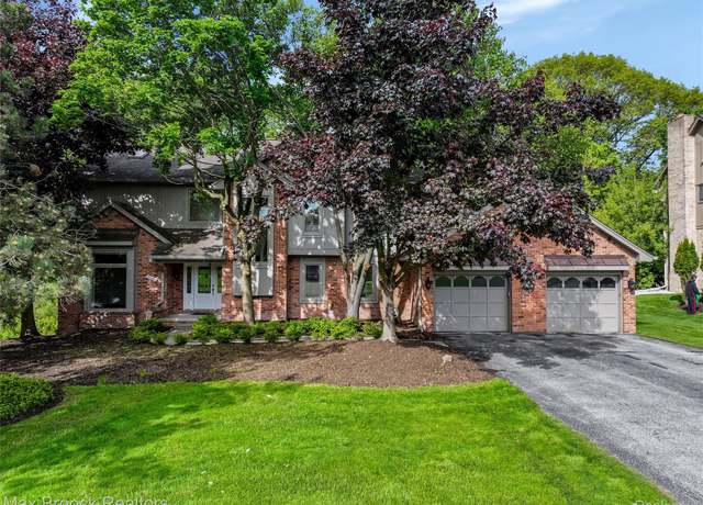 Property at 5844 Independence Ln, West Bloomfield, MI 48322, 5 beds, 3.5 baths