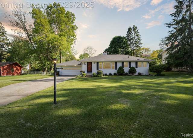 Property at 1571 Forest Hills Dr, Okemos, MI 48864, 3 beds, 1.5 baths