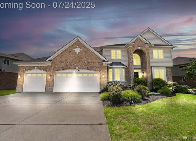 Property at 27647 W Estrada Ln E, Novi, MI 48374, 4 beds, 4 baths