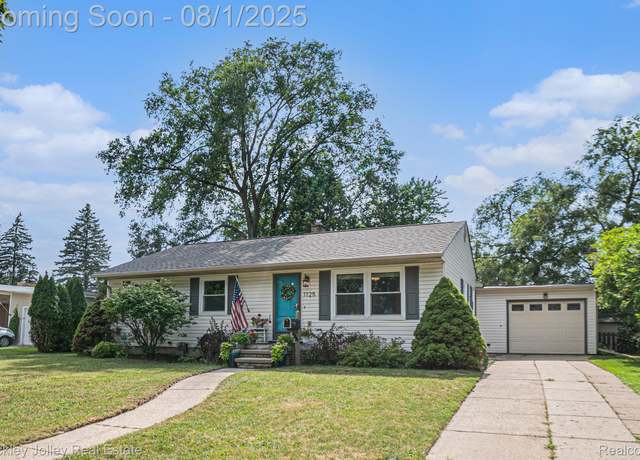 Property at 1125 Braeview Dr, Howell, MI 48843, 3 beds, 3 baths