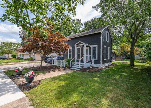 Property at 110 W Shawnee St, Tecumseh, MI 49286, 3 beds, 1 bath