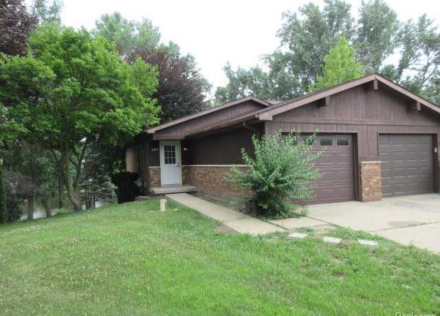 Property at 2409 Golden Shores Dr, Fenton, MI 48430, 3 beds, 2 baths
