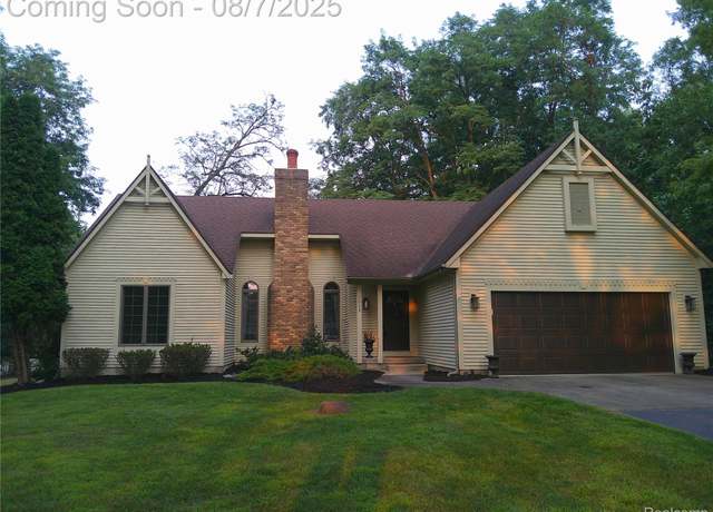 Property at 1039 S S East St St, Fenton, MI 48430, 3 beds, 3.5 baths