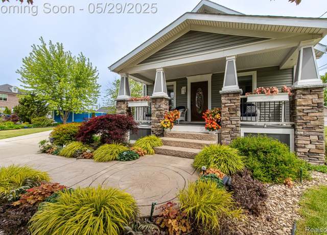Property at 61 Cutting Dr, Troy, MI 48085, 4 beds, 2.5 baths