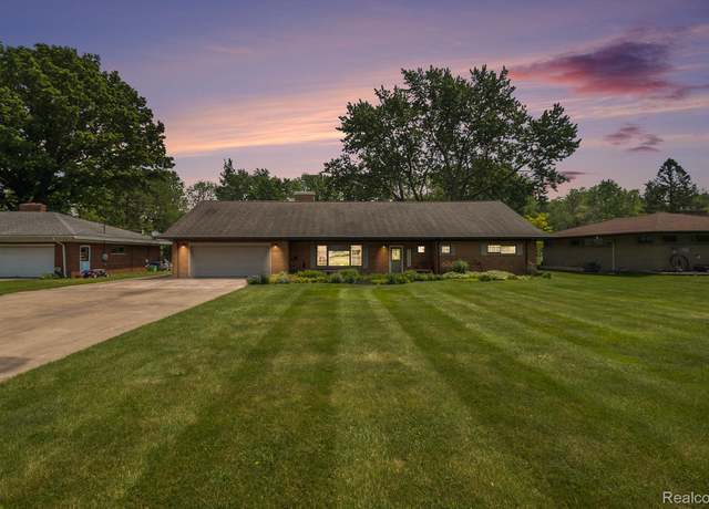 Property at 3108 Gehring Dr, Flint, MI 48506, 3 beds, 2.5 baths