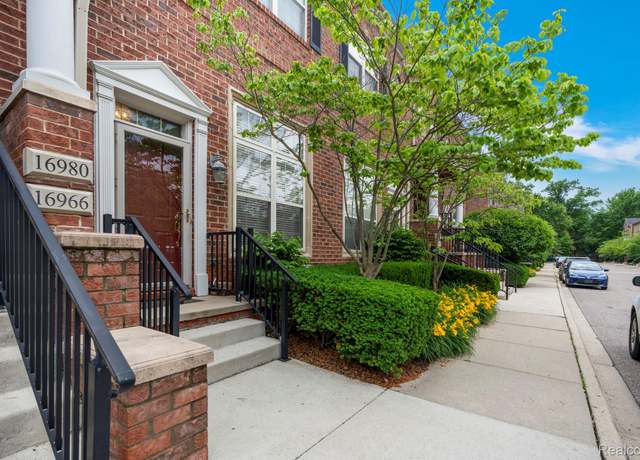 Property at 16966 Farmington Rd, Livonia, MI 48154, 2 beds, 1.5 baths