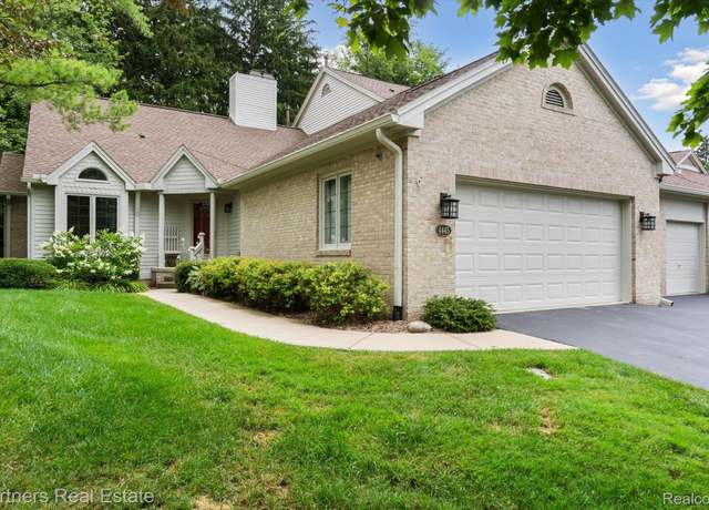 Property at 4445 Golf View Dr, Brighton, MI 48116, 2 beds, 3 baths