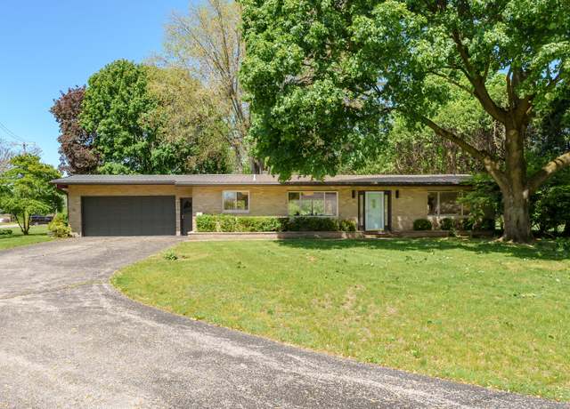 Property at 520 N West St, Coloma, MI 49038, 2 beds, 1.5 baths