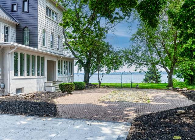 Property at 28059 Elba Dr, Grosse Ile, MI 48138, 6 beds, 3.5 baths