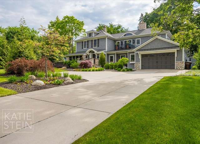 Property at 1110 Breton Rd SE, East Grand Rapids, MI 49506, 4 beds, 3.5 baths