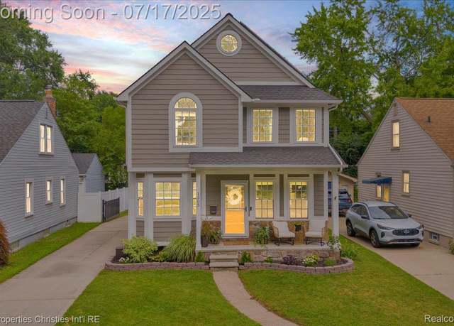 Property at 1305 Wyandotte Ave, Royal Oak, MI 48067, 3 beds, 2.5 baths