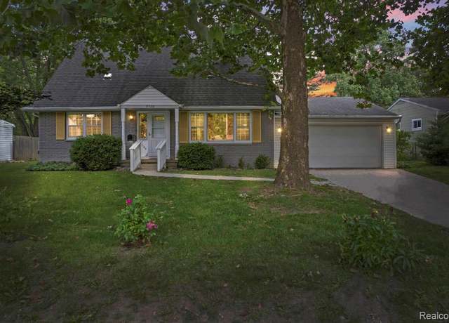 Property at 11169 Riverview Dr, Grand Blanc, MI 48439, 5 beds, 2 baths