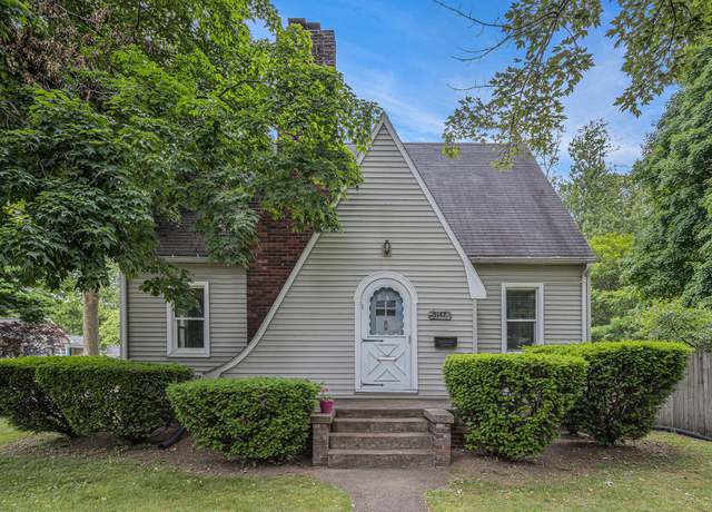 Property at 5147 N Riverview Dr, Kalamazoo, MI 49004, 3 beds, 1.5 baths
