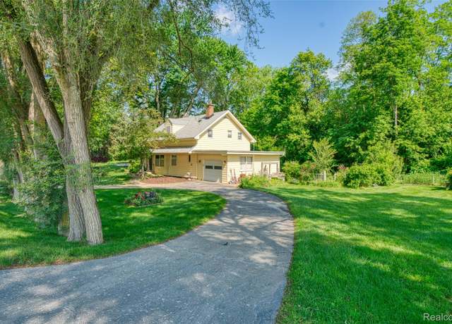 Property at 24 Keddle Rd, Howell, MI 48843, 3 beds, 1.5 baths