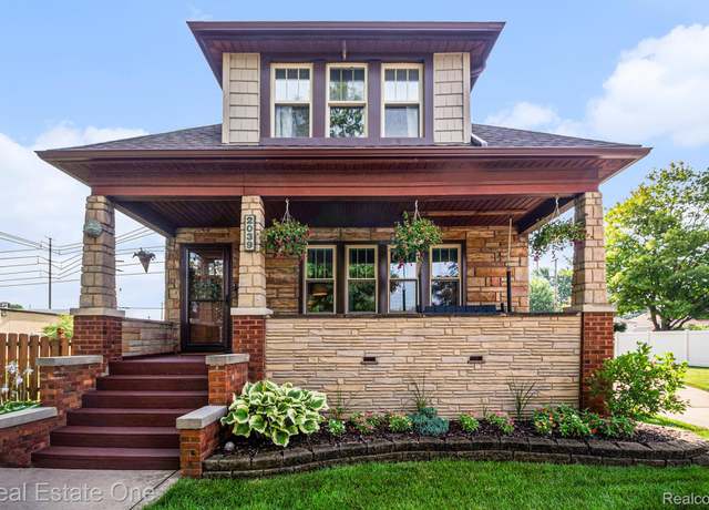 Property at 2039 10th St, Wyandotte, MI 48192, 3 beds, 2 baths