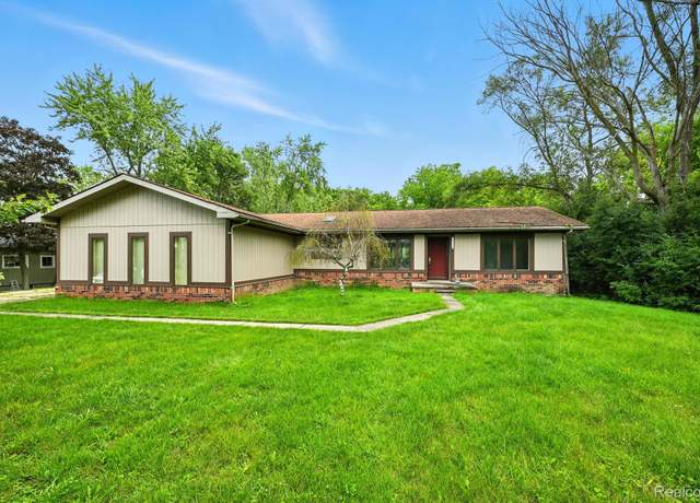 Property at 29220 Greening St, Farmington, MI 48334, 3 beds, 2 baths